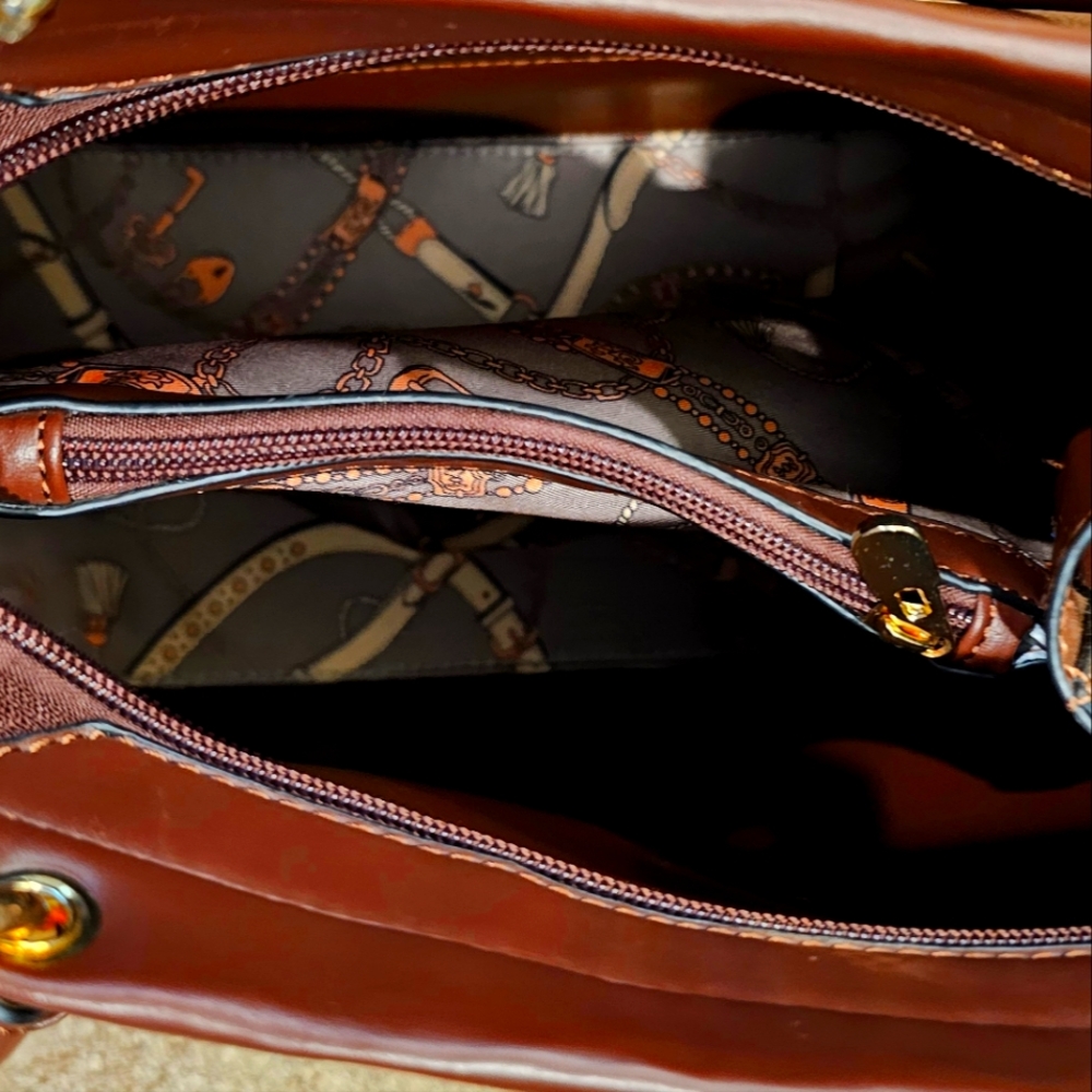 Shoulder Bag LIKE NEW - Picture 7 of 15